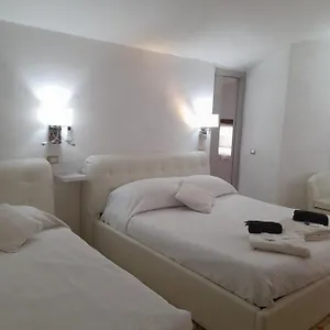 & Caffe Bed & Breakfast
